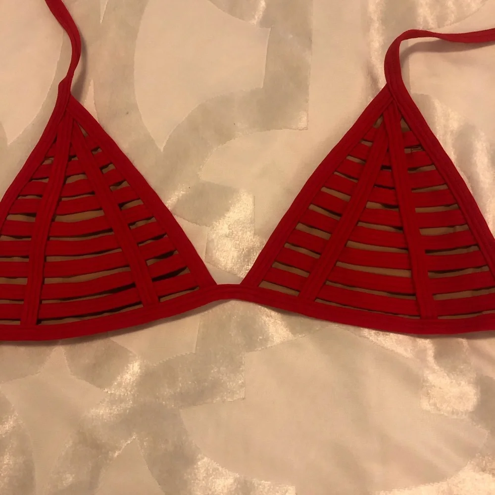 Beach Bunny Hard Summer Red Bikini - Picture 4 of 8